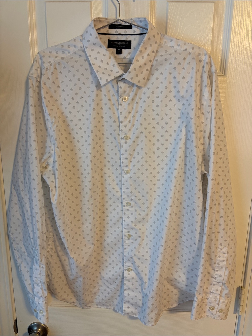 Banana Republic White Button-Up Shirt with Light Gray Dot Print